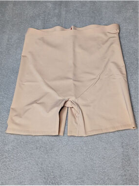 Women's SPANX Beige Shapewear Shorts M new w/o tags